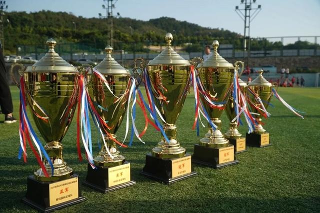 约基奇21+14+9米尔斯26分 塞尔维亚胜澳大利亚